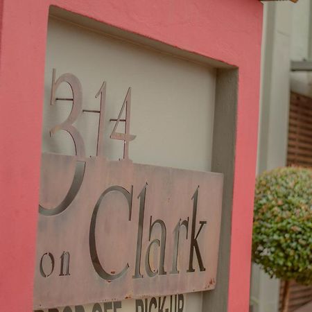 314 On Clark Guest House Pretoria-Noord Eksteriør bilde