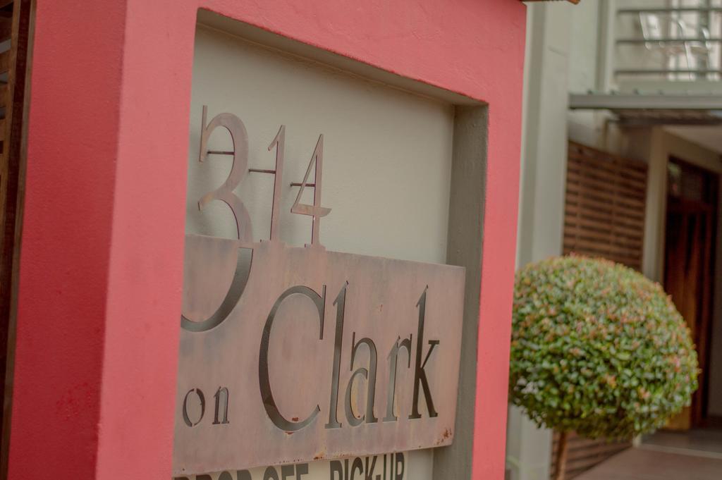 314 On Clark Guest House Pretoria-Noord Eksteriør bilde