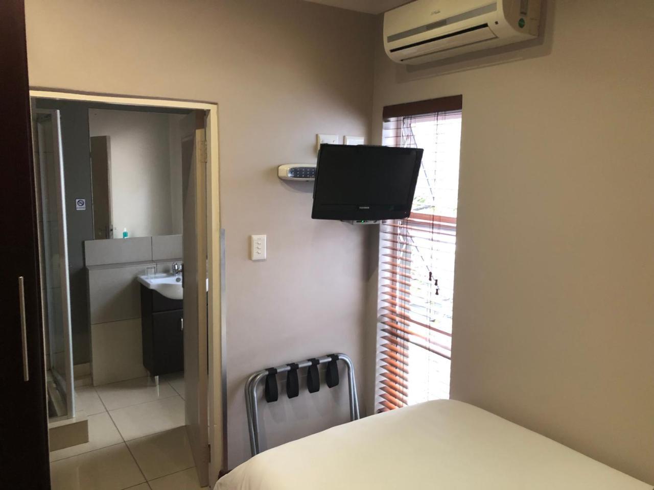 314 On Clark Guest House Pretoria-Noord Eksteriør bilde